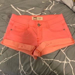 Lei bright pink shorts